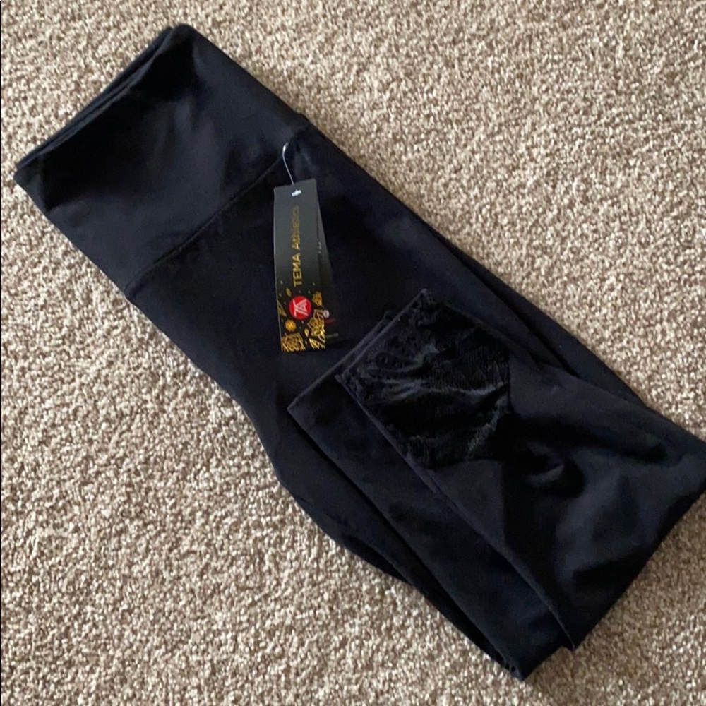 TEMA Athletics Lace Capri Leggings